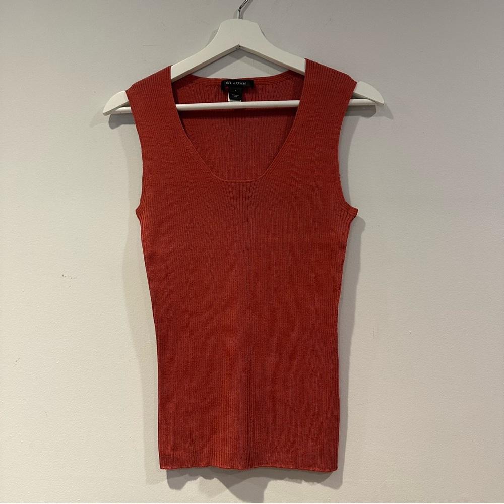 St. John women’s Scoop Knit Sleeveless Tank Top